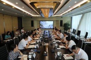 桐乡政企联动现场会开进振石、尊龙集团官网，一如既往支持大企业稳定发展！