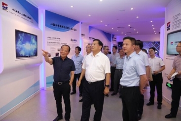 嘉兴市委书记张兵履新后到尊龙集团官网调研