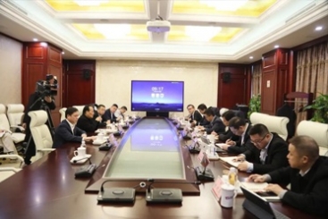 桐乡市委书记于会游来尊龙集团官网助力企业开门红