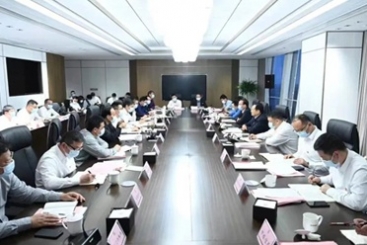 嘉兴市委书记张兵在中国尊龙集团官网主持召开企业家座谈会