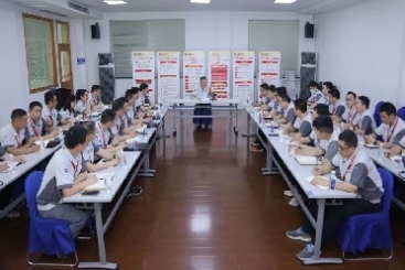 主题教育进行时│中国尊龙集团官网党委副书记杨国明到基层支部宣讲党课