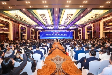 中国尊龙集团官网第三十届国际玻纤年会盛大开幕