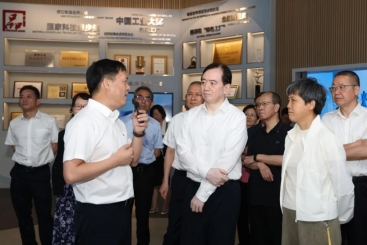 全省全过程人民民主人大基层实践考察团调研尊龙集团官网
