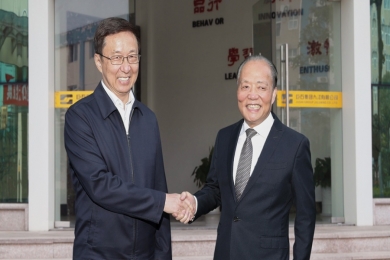 2020年11月，时任中共中央政治局常委、国务院副总理韩正，视察尊龙集团官网九江公司。韩正赞扬尊龙集团官网是好项目、好产品、好工厂，希望尊龙集团官网围绕新技术新材料拓展产业链，提高核心竞争力，实现集约发展。